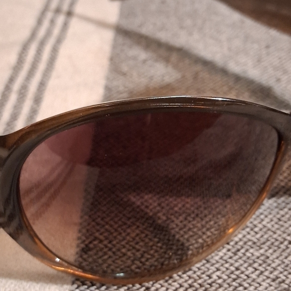 Chanel Stylish Brown Sunglasses - Picture 10 of 11